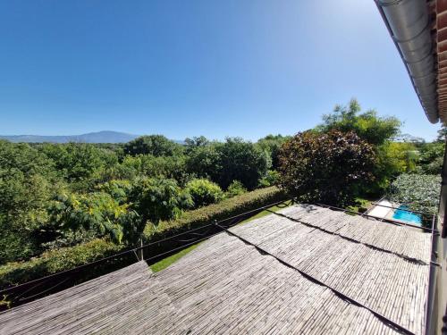 Manzara, La Canopée en Provence - Piscine, Vue sur le Mont Ventoux ! (La Canopee en Provence - Piscine, Vue sur le Mont Ventoux !) in Carpentras