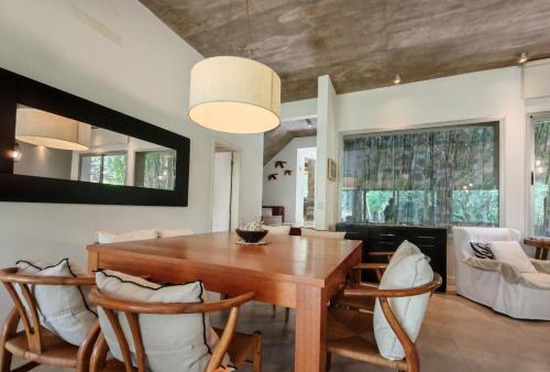 Casa en Barrio Cerrado en Rincón del Indio cerca del mar (Casa en Barrio Cerrado en Rincon del Indio cerca del mar) in Rincon del Indio