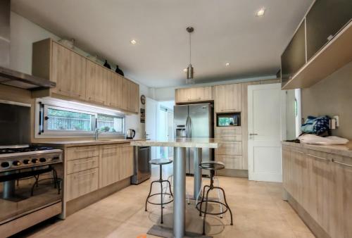 Casa en Barrio Cerrado en Rincón del Indio cerca del mar (Casa en Barrio Cerrado en Rincon del Indio cerca del mar) in Rincon del Indio