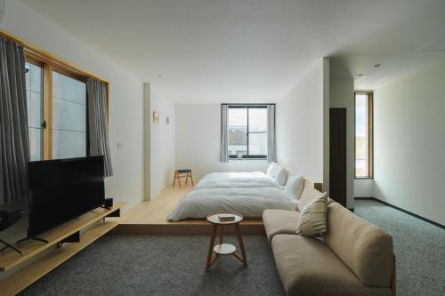 Four Seasons Home BY REINDEER