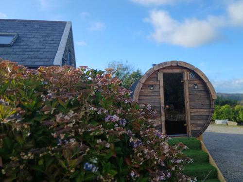The Hideaway Tragumna a hidden gem by the sea with outdoor sauna in Castlehaven