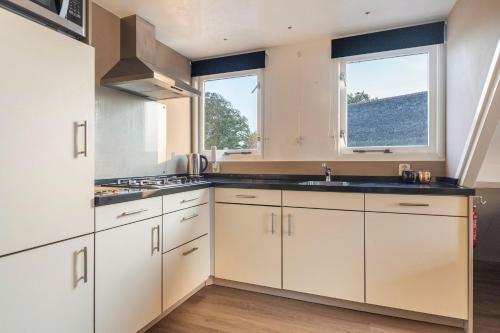 Konyha, Het Schoolhuis in Ferwerd