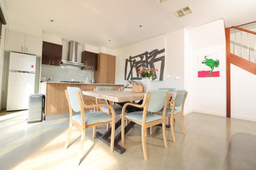 Tido Art Haven AT Mt Waverley in Mount Waverley