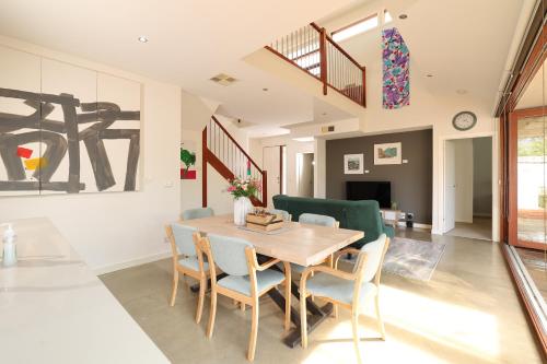 Tido Art Haven AT Mt Waverley in Mount Waverley