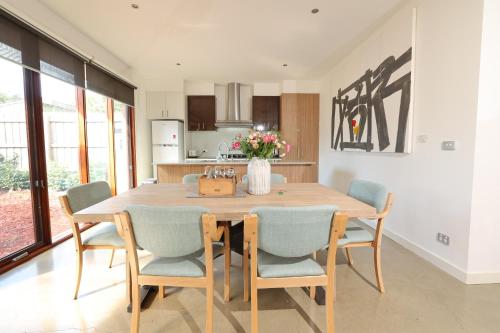Tido Art Haven AT Mt Waverley in Mount Waverley