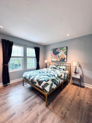Sunny Retreat:2BR Cozy Cottage 5 min to Palm Beach in West Palm Beach, USA
