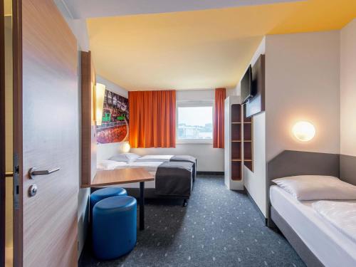3 twin beds