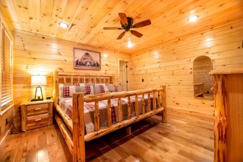 Dancing Bear Hideaway - Outdoor Hot Tub Screened-In Deck + Access to Community Amenities - image 11