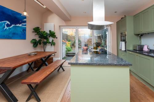 Tranquil & Family-friendly 3BD Home Clapham! - image 7