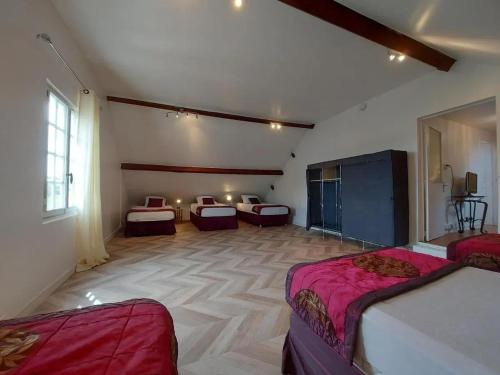 Maison spacieuse avec piscine à La Bazoche-Gouet (Maison spacieuse avec piscine a La Bazoche-Gouet) in Unverre