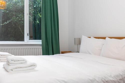 Charming Peaceful 2-BED with Parking and Garden