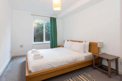 Charming Peaceful 2-BED with Parking and Garden - image 11