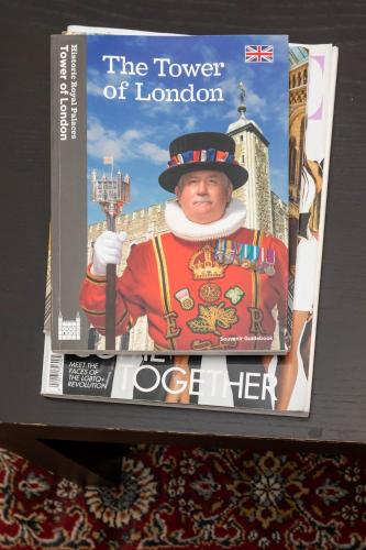 Charming Peaceful 2-BED with Parking and Garden - image 5