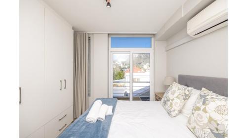 1Bedroom With TableMountain View - image 5