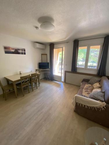 Appartement calme et tranquilite near Les Pins Parasols