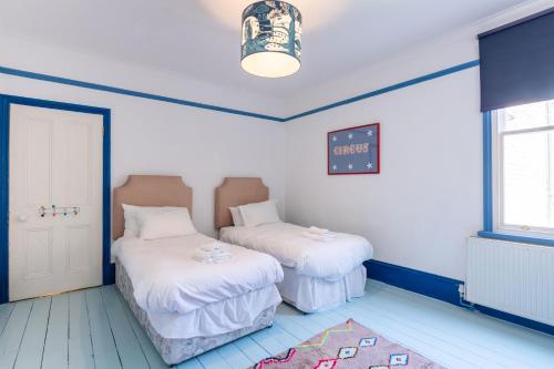 Lovely 4-Bedroom House near Portobello, Londýn (fotografie 6)