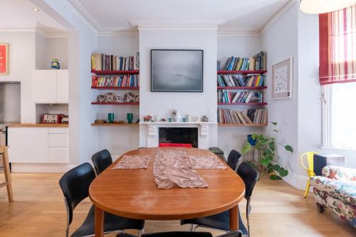 Lovely 4-Bedroom House near Portobello, Londýn (fotografie 8)