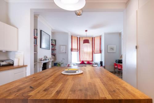 Lovely 4-Bedroom House nr Portobello - image 9