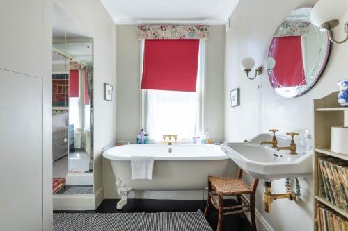 Lovely 4-Bedroom House nr Portobello - image 7