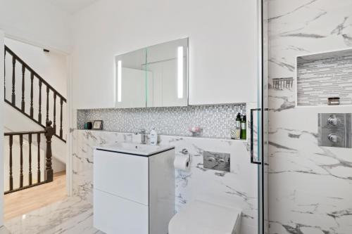 Lovely Newly-Renovated 3 bed 2 bath in Fulham - image 9