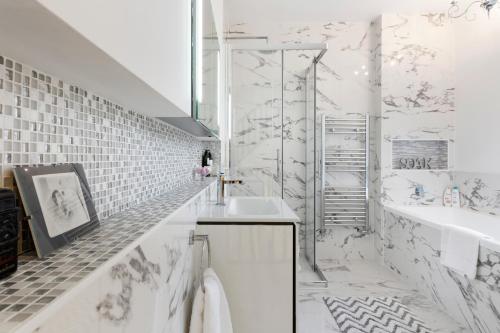 Lovely Newly-Renovated 3 bed 2 bath in Fulham - image 7