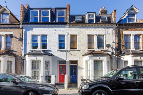 Lovely Newly-Renovated 3 bed 2 bath in Fulham - image 5