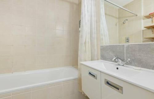 Gorgeous 1 Bedroom in Earl's Court with Vintage Furniture, Londýn (fotografie 3)