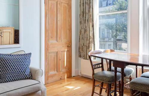 Gorgeous 1 Bedroom in Earl's Court with Vintage Furniture, Londýn (fotografie 9)