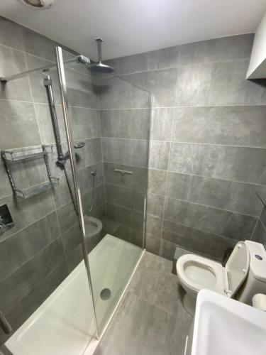 Elegant 2BD Flat 5 mins to Kensington Gardens! - main image