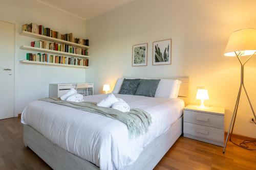 Politecnico Milano - Spacious ap balcony - sleeps 4