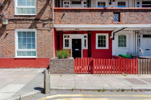 Fabulous 2 Bedroom Apartment in London Bridge - image 6