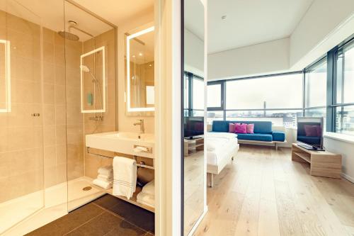 room detail thumbnail 2