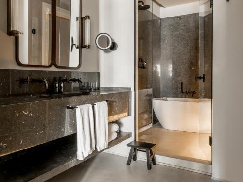 room detail thumbnail 2