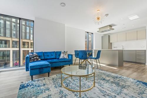 NEW BUILD - Modern Lux Broad St City Centre 2 Bedroom Apt, 2 Bathroom - Birmingham City Centre - Smart TVs with Netflix - Long Stays Allowed - 5 mins walk to Brindley Place, 1 min to Broad Streets Bars and Restaurants, Бирмингем (фото 8)