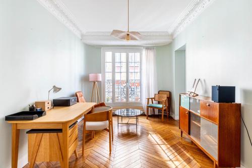 GuestReady - Spacious flat close to Bastille!, Париж