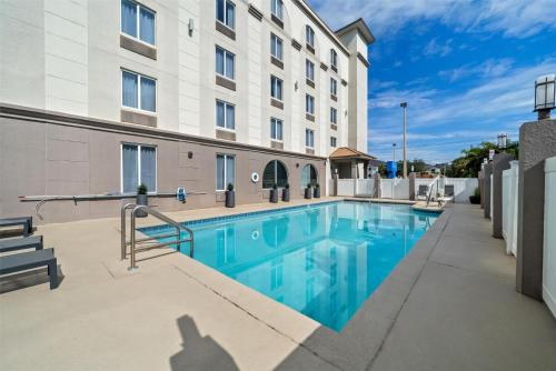 Best Western Airport Inn & Suites - image 8
