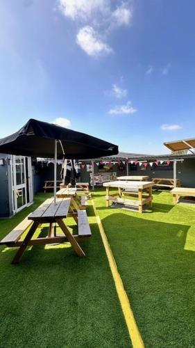 Shanahans B&B with Sports Bar