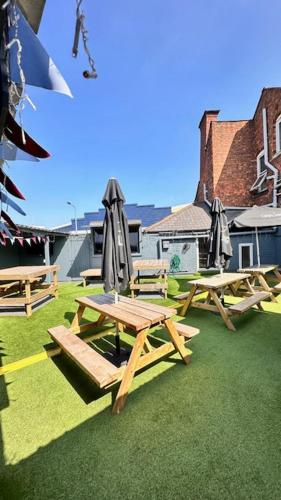 Shanahans B&B with Sports Bar in 네첼스