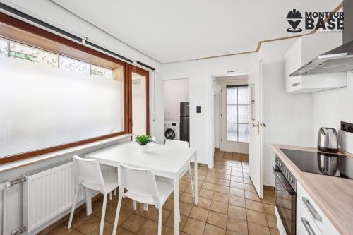 Kitchen, MONTEUR - Unterkunft fur bis zu 6 Personen in 63179 Obertshausen - OF04 in Obertshausen