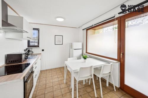 Kitchen, MONTEUR - Unterkunft fur bis zu 6 Personen in 63179 Obertshausen - OF04 in Obertshausen