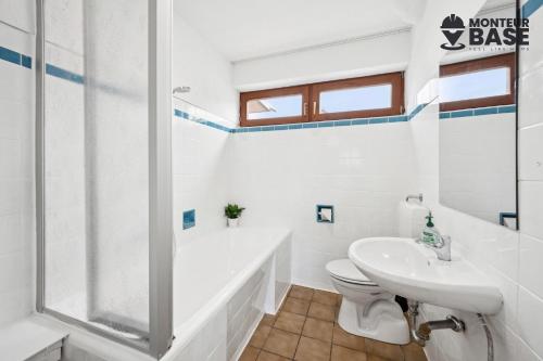 Shower, MONTEUR - Unterkunft fur bis zu 6 Personen in 63179 Obertshausen - OF04 in Obertshausen