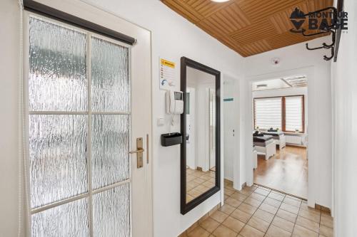 Facilities, MONTEUR - Unterkunft fur bis zu 6 Personen in 63179 Obertshausen - OF04 in Obertshausen