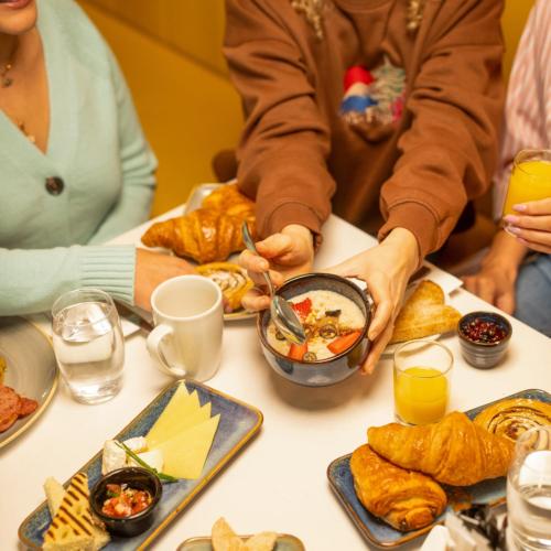 몰드론 호텔 판넬 스퀘어 - 식음료(F&B)