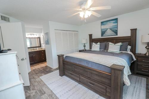 Ocean Village Club P18 - image 11