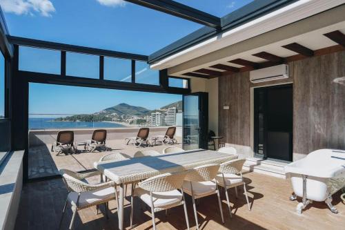 Penthouse with Sea view Rafailovici