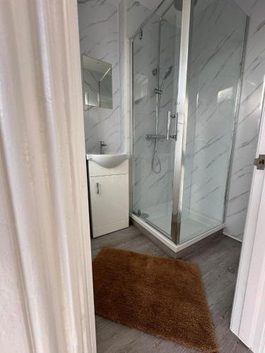 Modern 2 Bed in croydon, Croydon (zdjęcie 7)
