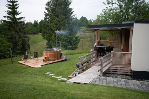 Nature Getaway with Private Sauna, Wooden Soaking Hot Tub & Champagne Welcome