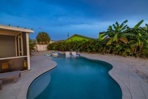 Waterfront oasis with NEW POOL and kayaks in Hernando Beach, USA