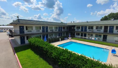 Úszómedence, Motel 6 Conroe, TX in Conroe (Texas)