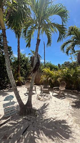 Johnnys Beach Hideaway in อินเดียนร็อคบีช (FL)